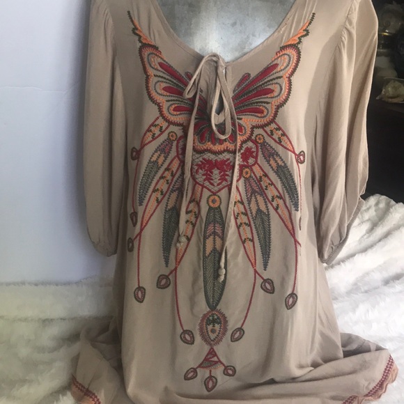 “W.D.N N.Y” Embroidered Ladies Blouse. - Picture 1 of 8